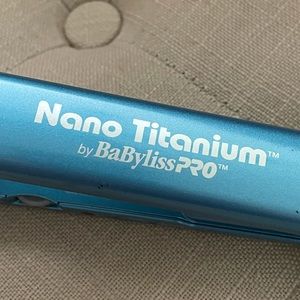 HAIR IRON by BABYLISS. Swivel cord